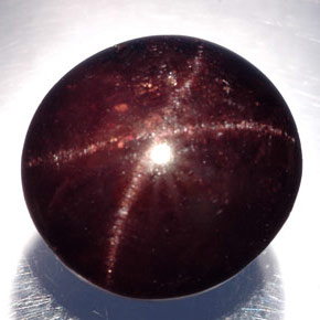 Granada estrela preto natural 21,50ct, corte oval, opaco