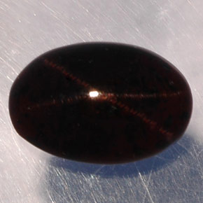 Granada estrela preto natural 3,87ct, corte oval, translúcido