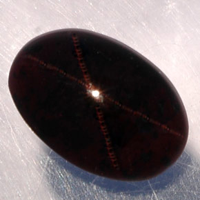 Granada estrela preto natural 3,87ct, corte oval, translúcido