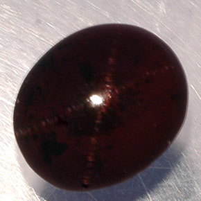 Granada estrela preto avermelhado natural 5,02ct, corte oval, translúcido