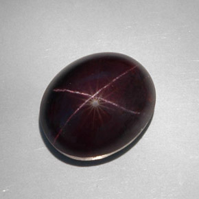 Granada estrela preto natural 34,12ct, corte oval, opaco