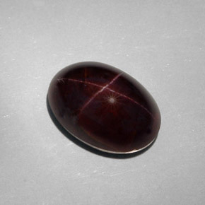 Granada estrela preto natural 25,18ct, corte oval, opaco