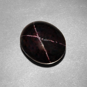 Granada estrela preto natural 9,54ct, corte oval, opaco