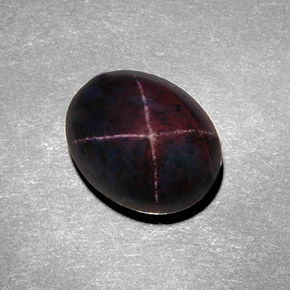 Granada estrela preto natural 8,98ct, corte oval, opaco