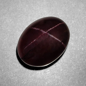 Granada estrela vermelho natural 9,76ct, corte oval, opaco