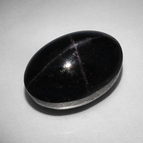 Granada estrela preto natural 31,96ct, corte oval, opaco