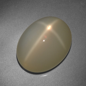Pedra da lua estrela creme natural 13,92ct, corte oval, translúcido