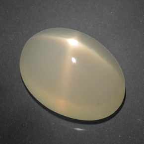 Pedra da lua estrela creme natural 15,60ct, corte oval, translúcido