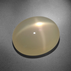 Pedra da lua estrela creme natural 20,88ct, corte oval, translúcido