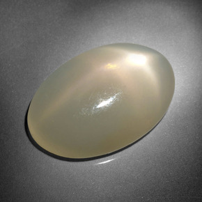 Pedra da lua estrela creme natural 16,18ct, corte oval, translúcido