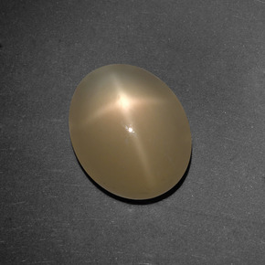 Pedra da lua estrela laranja natural 4,90ct, corte oval, translúcido