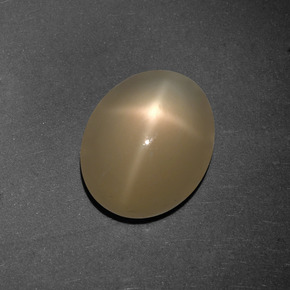 Pedra da lua estrela laranja natural 4,90ct, corte oval, translúcido