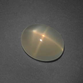 Pedra da lua estrela creme natural 4,88ct, corte oval, translúcido