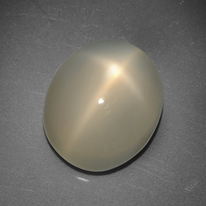 Pedra da lua estrela creme natural 5,90ct, corte oval, translúcido