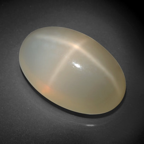 Pedra da lua estrela creme natural 33,90ct, corte oval, translúcido