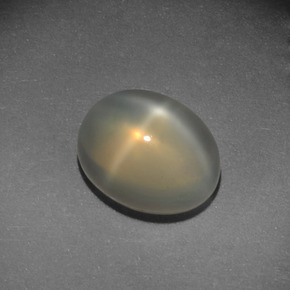 Pedra da lua estrela creme natural 3,54ct, corte oval, translúcido