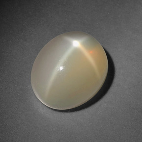 Pedra da lua estrela creme natural 5,03ct, corte oval, translúcido