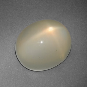 Pedra da lua estrela amarelo natural 12,35ct, corte oval, translúcido