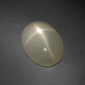 Pedra da lua estrela creme natural 6,69ct, corte oval, translúcido