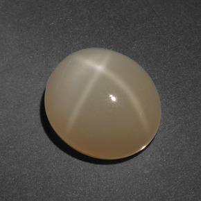 Pedra da lua estrela laranja natural 4,80ct, corte oval, translúcido