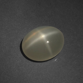 Pedra da lua estrela creme natural 3,23ct, corte oval, translúcido