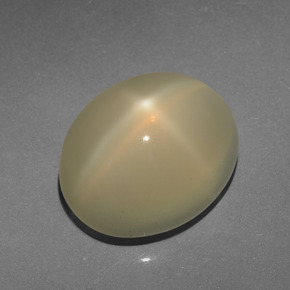 Pedra da lua estrela amarelo natural 7,15ct, corte oval, translúcido