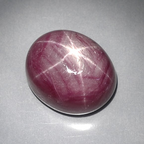 Rubi estrela vermelho natural 28,59ct, corte oval, opaco