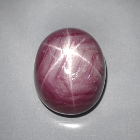 Rubi estrela vermelho natural 28,59ct, corte oval, opaco