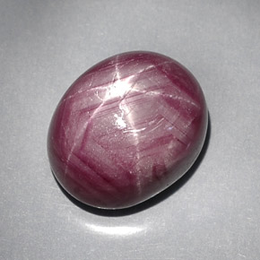 Rubi estrela vermelho natural 28,59ct, corte oval, opaco