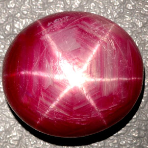 Rubi estrela vermelho natural 27,00ct, corte oval, opaco