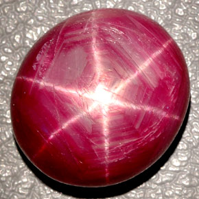 Rubi estrela vermelho natural 27,00ct, corte oval, opaco