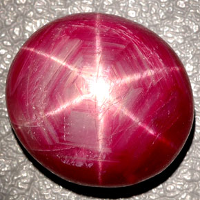 Rubi estrela vermelho natural 27,00ct, corte oval, opaco