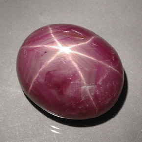Rubi estrela vermelho natural 31,05ct, corte oval, opaco