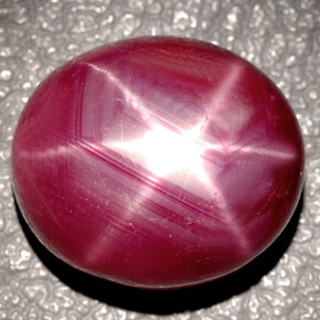 Rubi estrela vermelho natural 24,37ct, corte oval, opaco