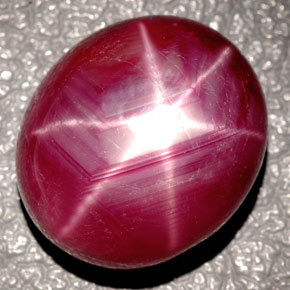 Rubi estrela vermelho natural 24,37ct, corte oval, opaco