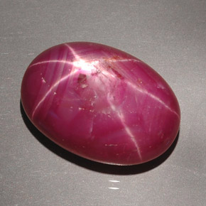 Rubi estrela vermelho natural 27,63ct, corte oval, opaco