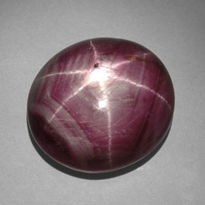 Rubi estrela vermelho natural 55,95ct, corte oval, opaco