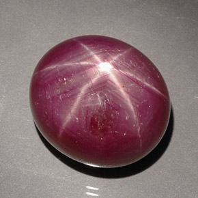 Rubi estrela vermelho natural 27,59ct, corte oval, opaco