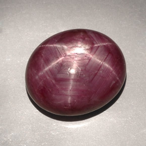 Rubi estrela vermelho natural 31,39ct, corte oval, opaco
