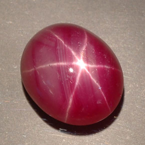 Rubi estrela vermelho natural 7,44ct, corte oval, opaco