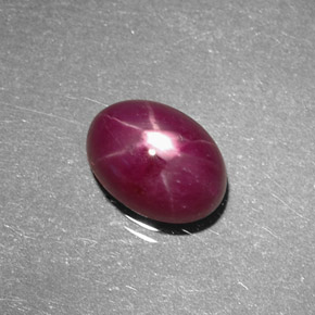 Rubi estrela vermelho natural 1,80ct, corte oval, opaco