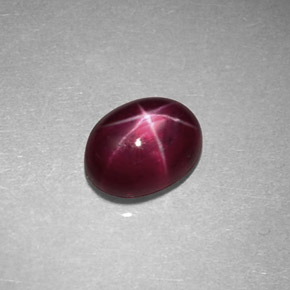 Rubi estrela vermelho natural 0,89ct, corte oval, opaco