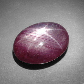 Rubi estrela vermelho natural 42,49ct, corte oval, opaco