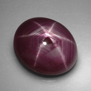 Rubi estrela vermelho natural 4,77ct, corte oval, opaco