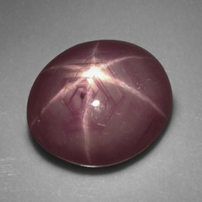 Rubi estrela vermelho natural 5,80ct, corte oval, opaco