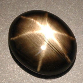 Safira estrela preto natural 5,25ct, corte oval, opaco