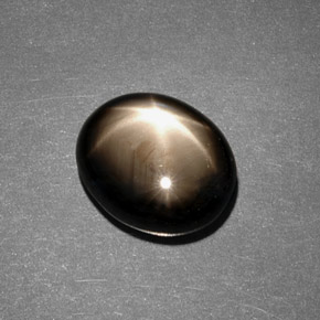 Safira estrela preto natural 7,88ct, corte oval, opaco