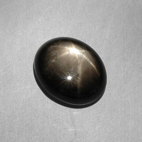 Safira estrela preto natural 7,90ct, corte oval, opaco