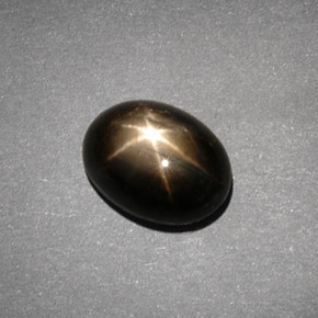 Safira estrela preto natural 4,30ct, corte oval, opaco
