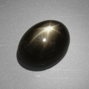 Safira estrela preto natural 7,55ct, corte oval, opaco